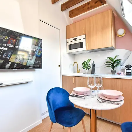 Charming For 2 People Apartment